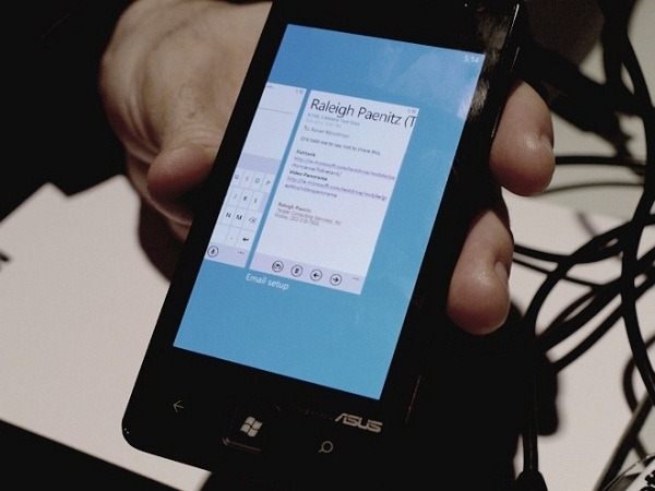 Windows Phone 7 Update Adds Multitasking, New Internet Explorer